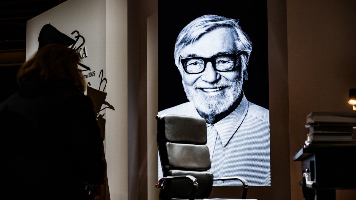 V Rudolfinu se lidé loučí s Jiřím Bartoškou. (20.5.2025)