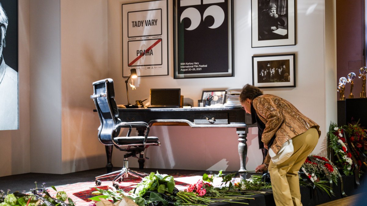 V Rudolfinu se lidé loučí s Jiřím Bartoškou. (20.5.2025)