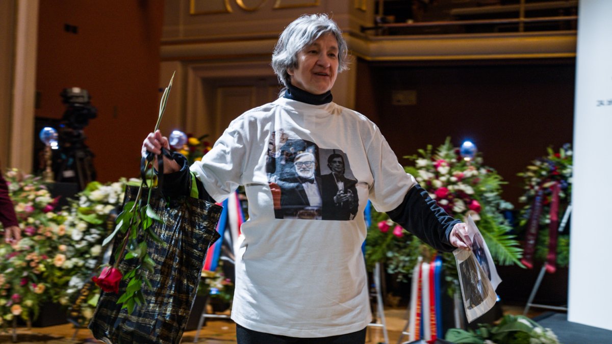 V Rudolfinu se lidé loučí s Jiřím Bartoškou. (20.5.2025)