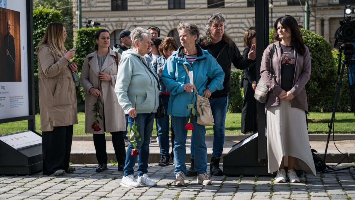 V Rudolfinu se lidé loučí s Jiřím Bartoškou. (20.5.2025)