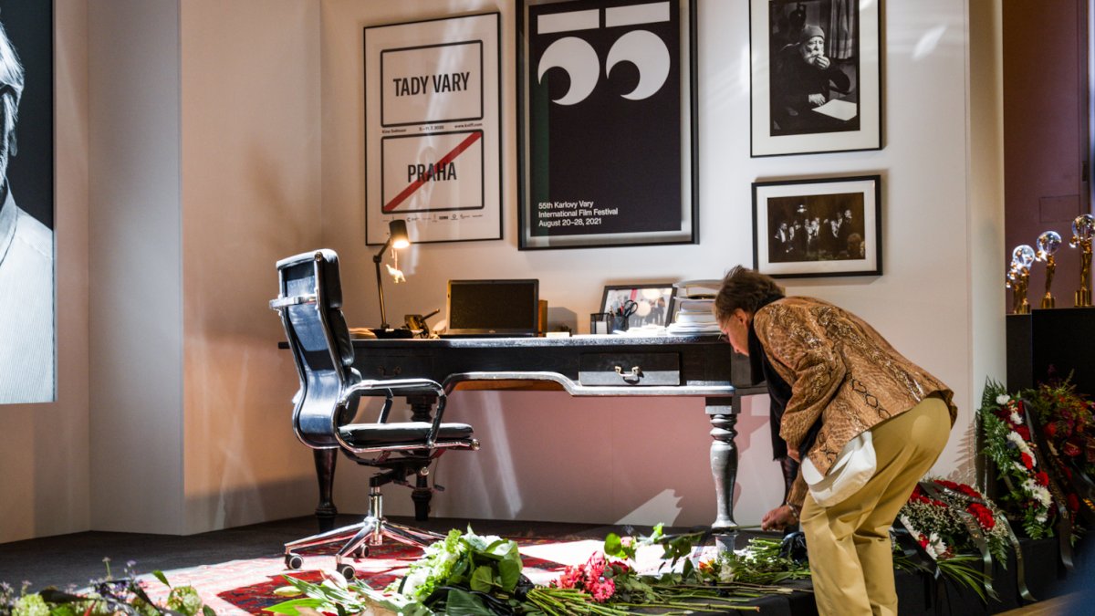 V Rudolfinu se lidé loučí s Jiřím Bartoškou. (20.5.2025)