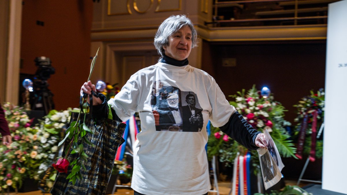 V Rudolfinu se lidé loučí s Jiřím Bartoškou. (20.5.2025)