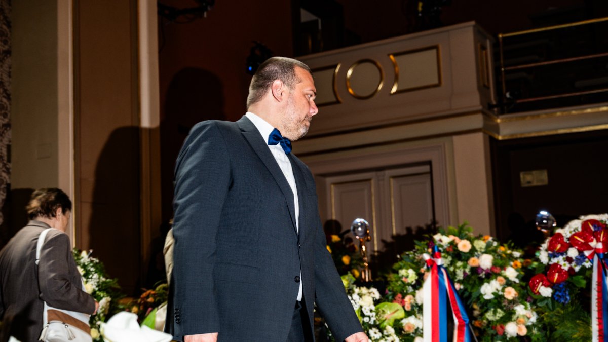 V Rudolfinu se lidé loučí s Jiřím Bartoškou. (20.5.2025)