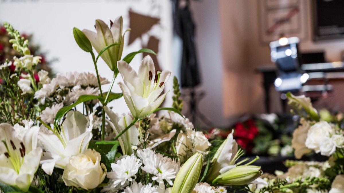 V Rudolfinu se lidé loučí s Jiřím Bartoškou. (20.5.2025)