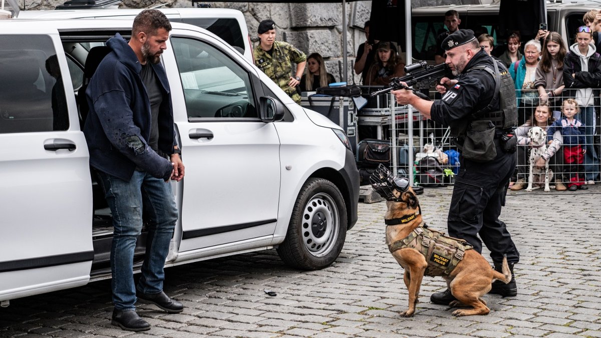 Armáda představila na pražské náplavce svoji techniku 