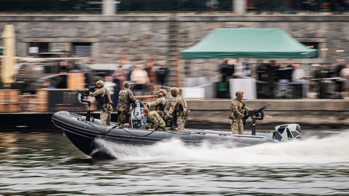 Armáda představila na pražské náplavce svoji techniku 