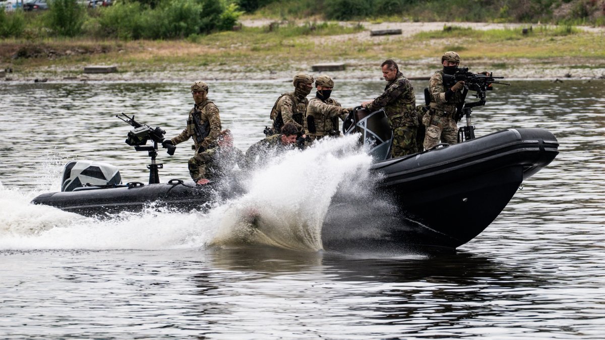 Armáda představila na pražské náplavce svoji techniku 