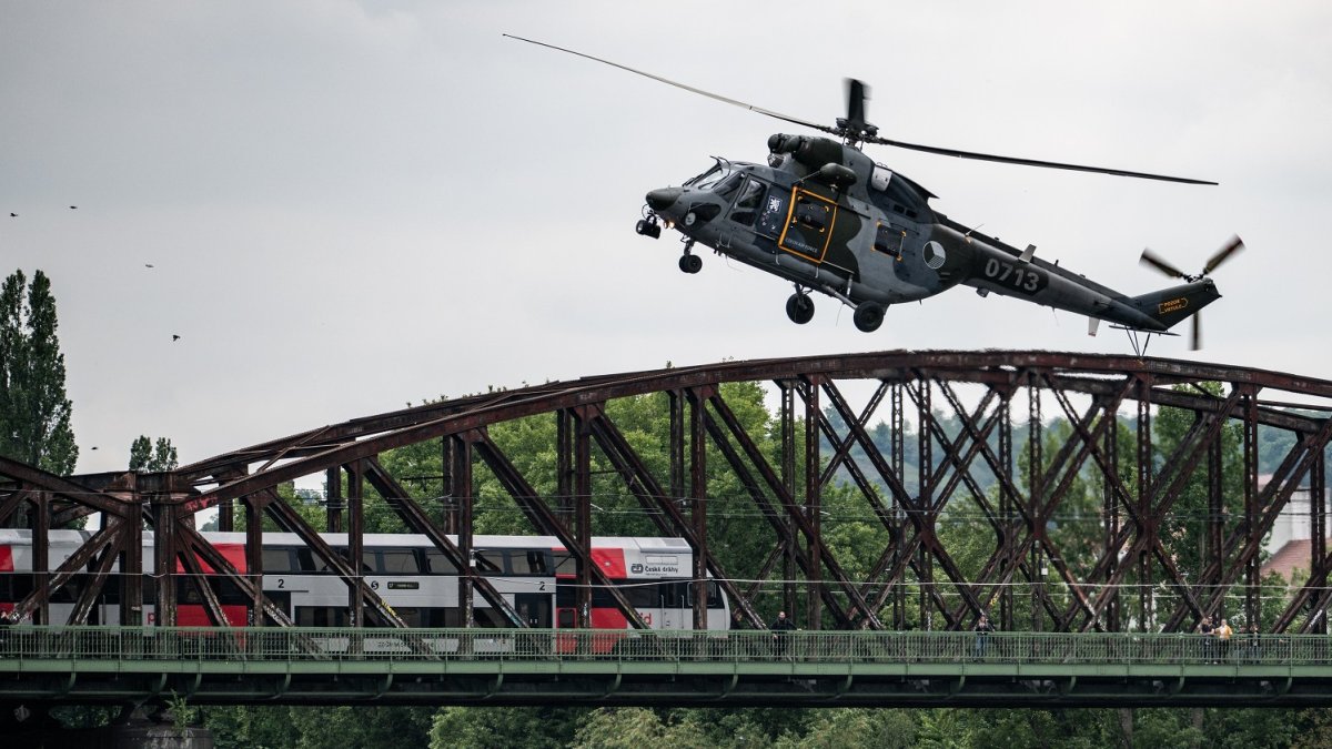 Armáda představila na pražské náplavce svoji techniku 