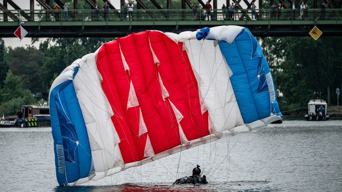 Armáda představila na pražské náplavce svoji techniku 