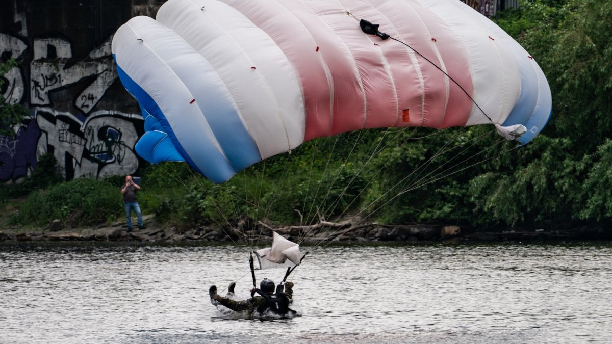Armáda představila na pražské náplavce svoji techniku 