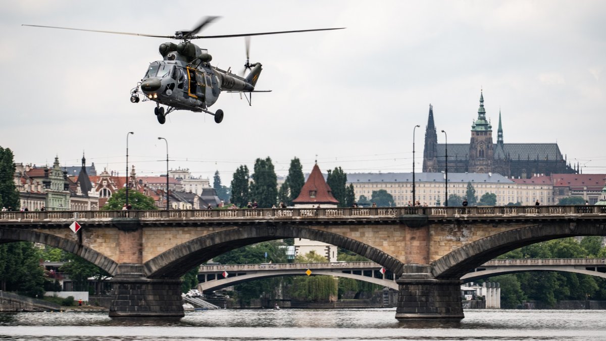 Armáda představila na pražské náplavce svoji techniku 