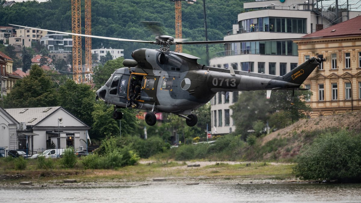 Armáda představila na pražské náplavce svoji techniku 