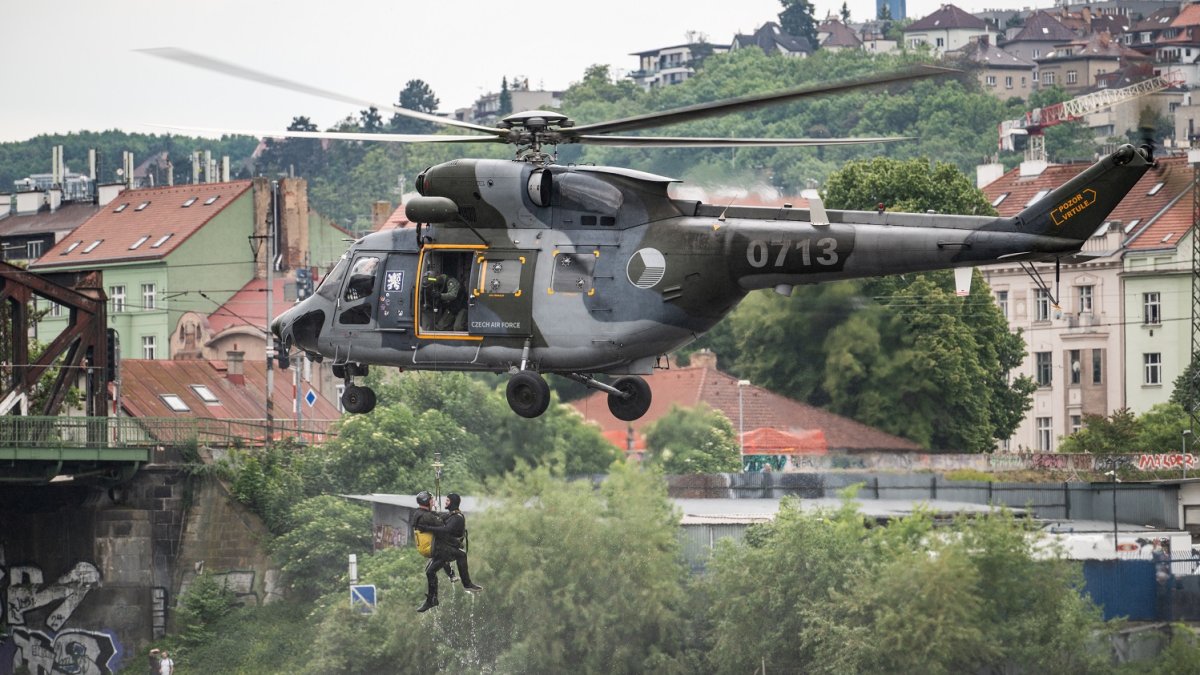 Armáda představila na pražské náplavce svoji techniku 
