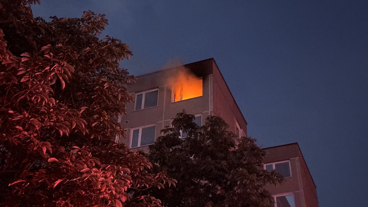 Hasiči zasahovali u požáru na pražském Barrandově. (4.6.2025)