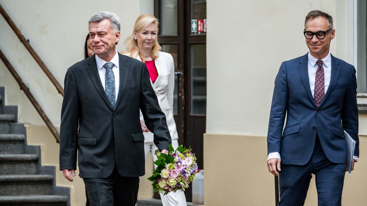 Eva Decroix vystřídala Pavla Blažka v čele ministerstva spravedlnosti. (10.6.2025)