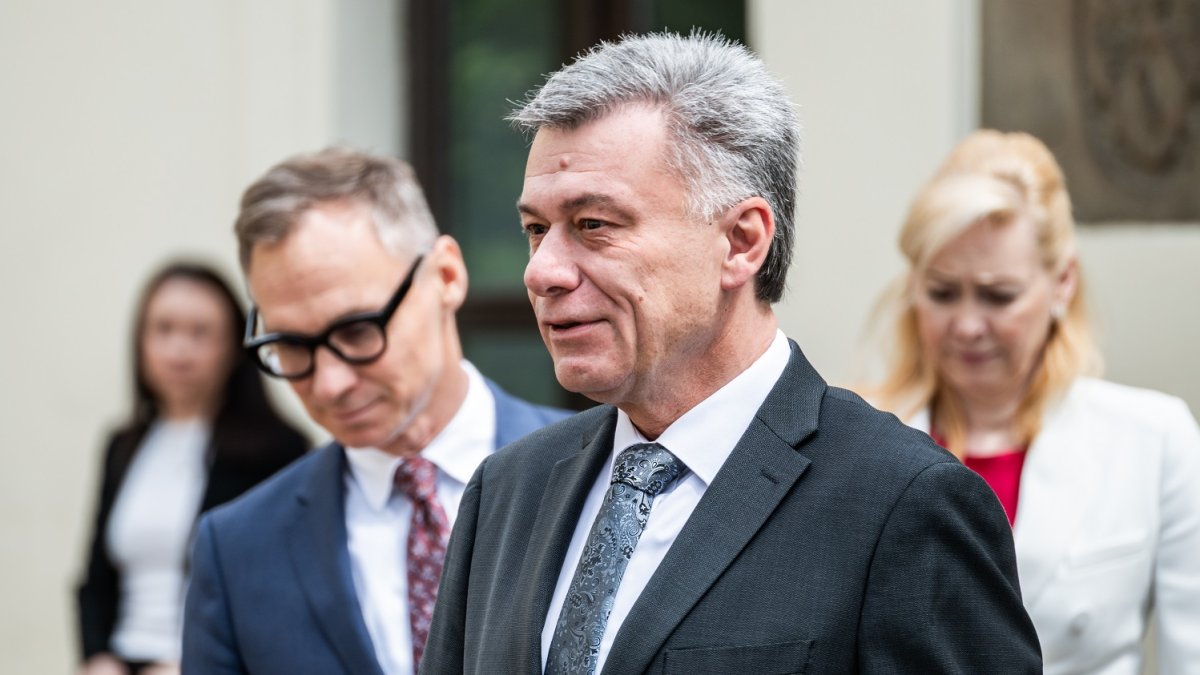 Eva Decroix vystřídala Pavla Blažka v čele ministerstva spravedlnosti. (10.6.2025)