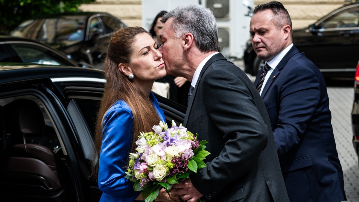 Eva Decroix vystřídala Pavla Blažka v čele ministerstva spravedlnosti. (10.6.2025)