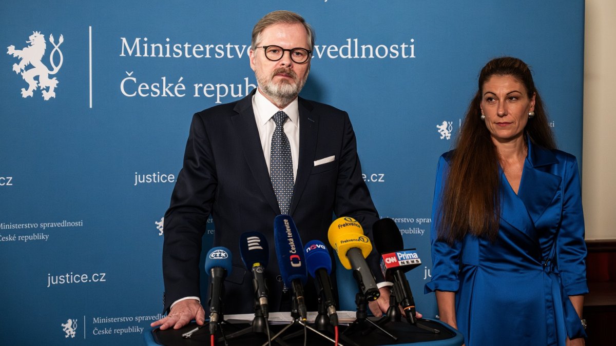 Eva Decroix vystřídala Pavla Blažka v čele ministerstva spravedlnosti. (10.6.2025)