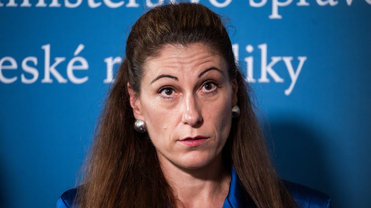 Eva Decroix vystřídala Pavla Blažka v čele ministerstva spravedlnosti. (10.6.2025)