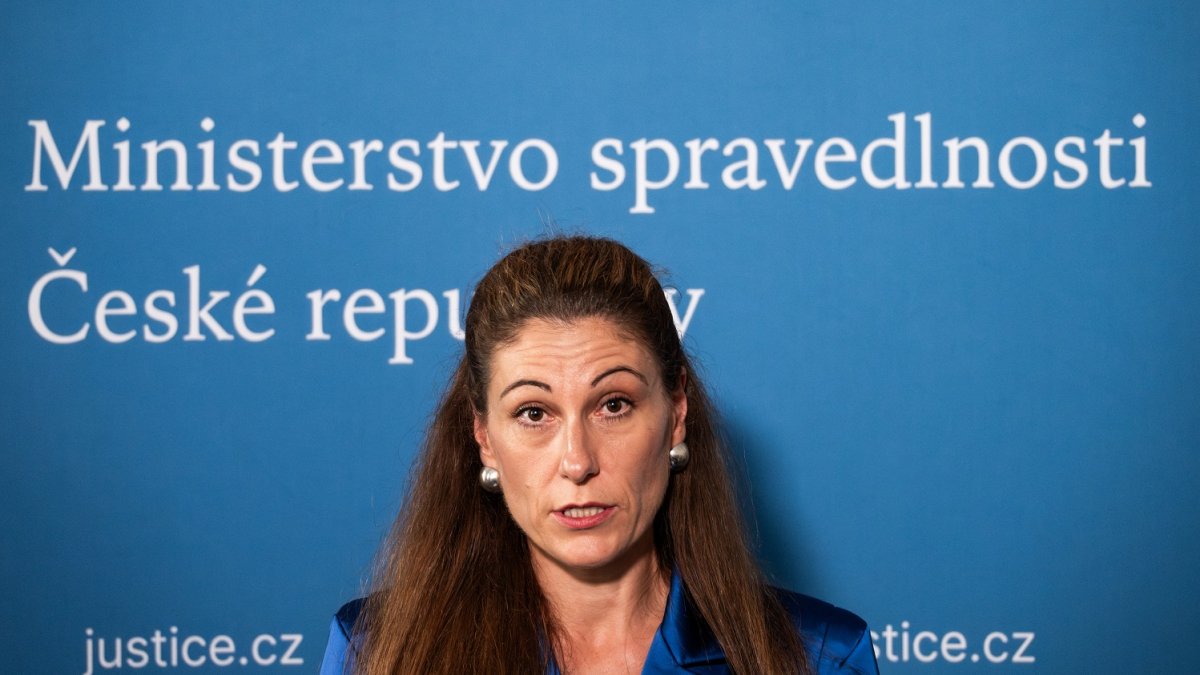 Eva Decroix vystřídala Pavla Blažka v čele ministerstva spravedlnosti. (10.6.2025)