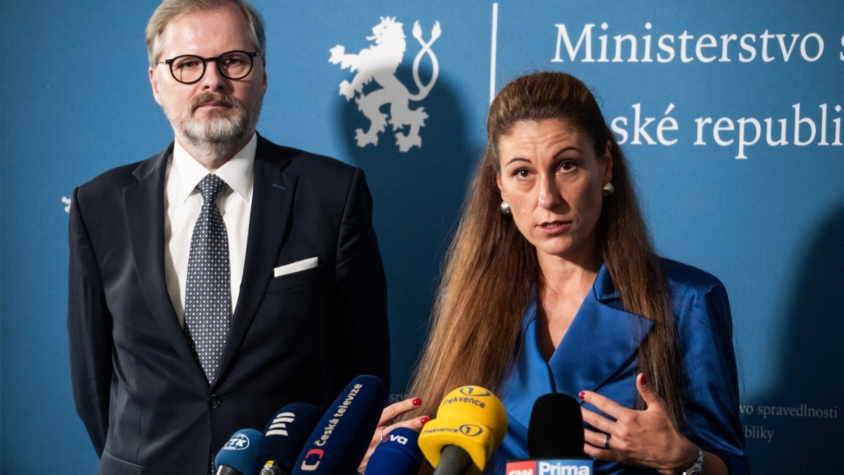 Eva Decroix vystřídala Pavla Blažka v čele ministerstva spravedlnosti. (10.6.2025)