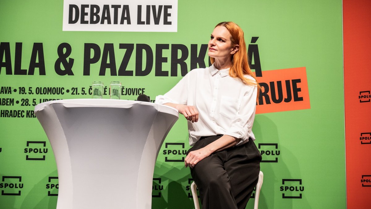 Premiér Petr Fiala diskutuje s občany v Praze. (12.6.2025)