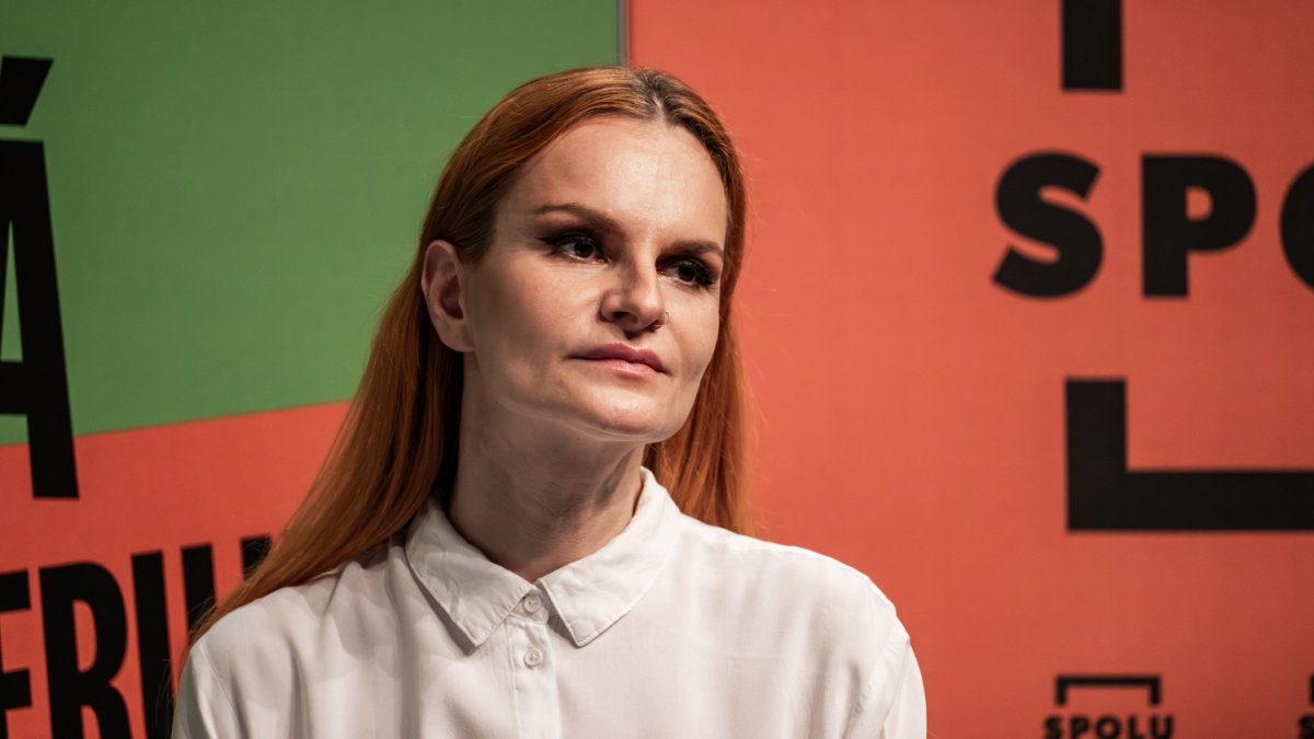 Premiér Petr Fiala diskutuje s občany v Praze. (12.6.2025)