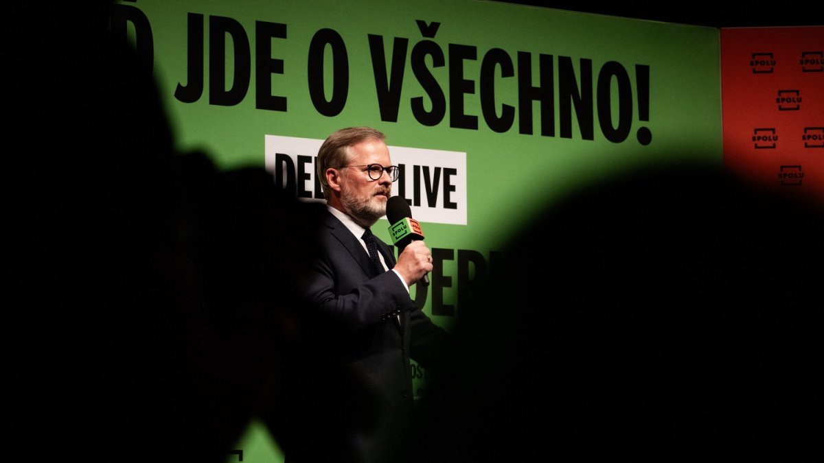 Premiér Petr Fiala diskutuje s občany v Praze. (12.6.2025)