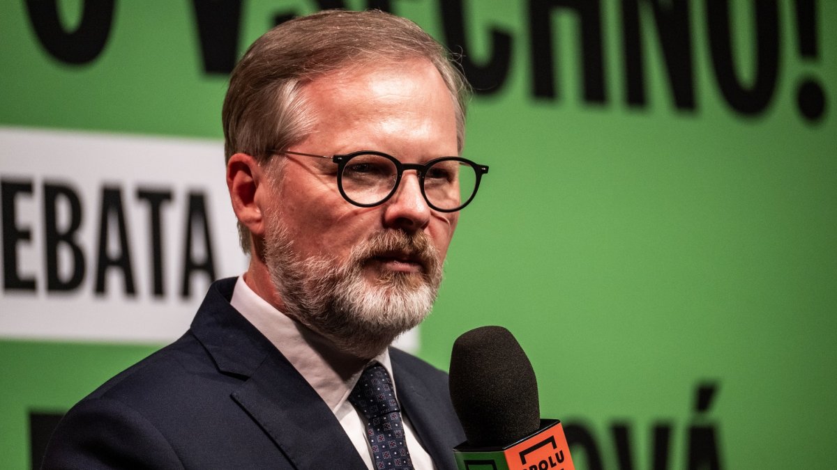 Premiér Petr Fiala diskutuje s občany v Praze. (12.6.2025)