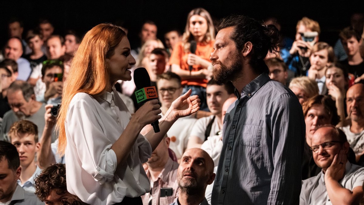 Premiér Petr Fiala diskutuje s občany v Praze. (12.6.2025)