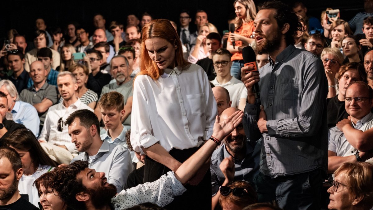 Premiér Petr Fiala diskutuje s občany v Praze. (12.6.2025)