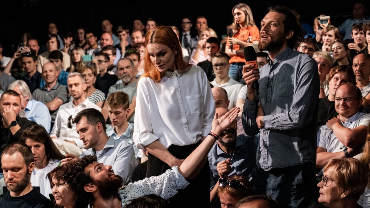 Premiér Petr Fiala diskutuje s občany v Praze. (12.6.2025)