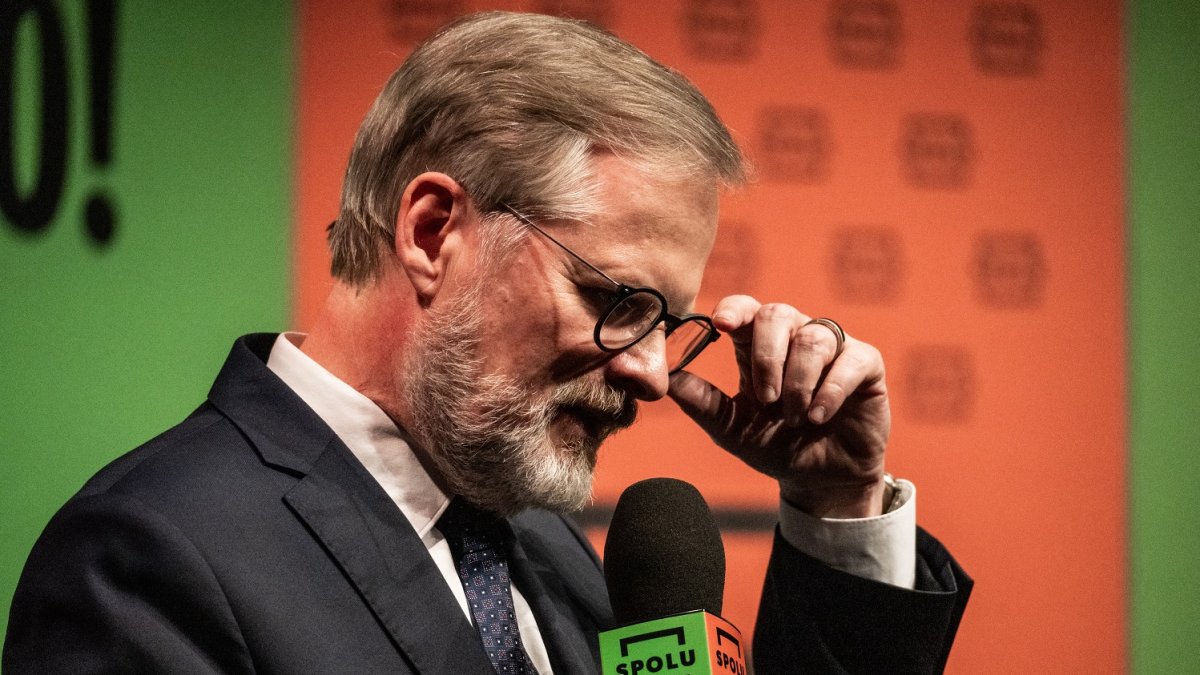 Premiér Petr Fiala diskutuje s občany v Praze. (12.6.2025)