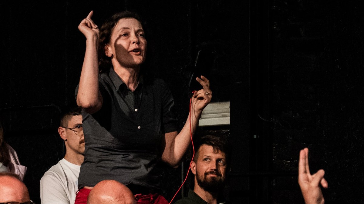 Premiér Petr Fiala diskutuje s občany v Praze. (12.6.2025)