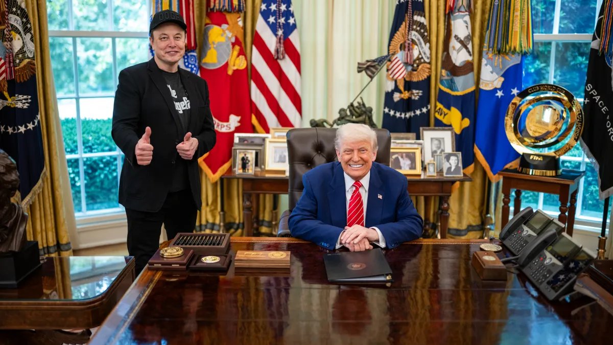 Prezident Trump se účastní tiskové konference s odcházejícím poradcem ministerstva obrany Elonem Muskem.