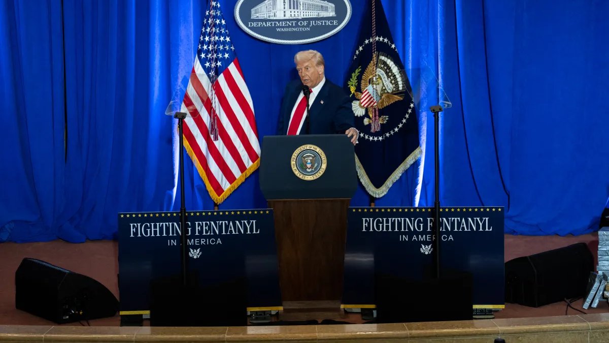 Prezident Trump navštívil ministerstvo spravedlnosti