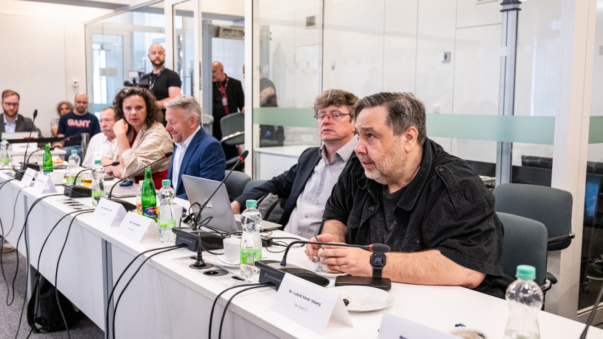 Rada ČT podruhé volí nového generálního ředitele televize. (25.6.2025)