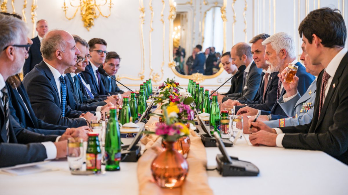 Do Prahy přijel končící polský prezident Andrzej Duda. (7.7.2025)