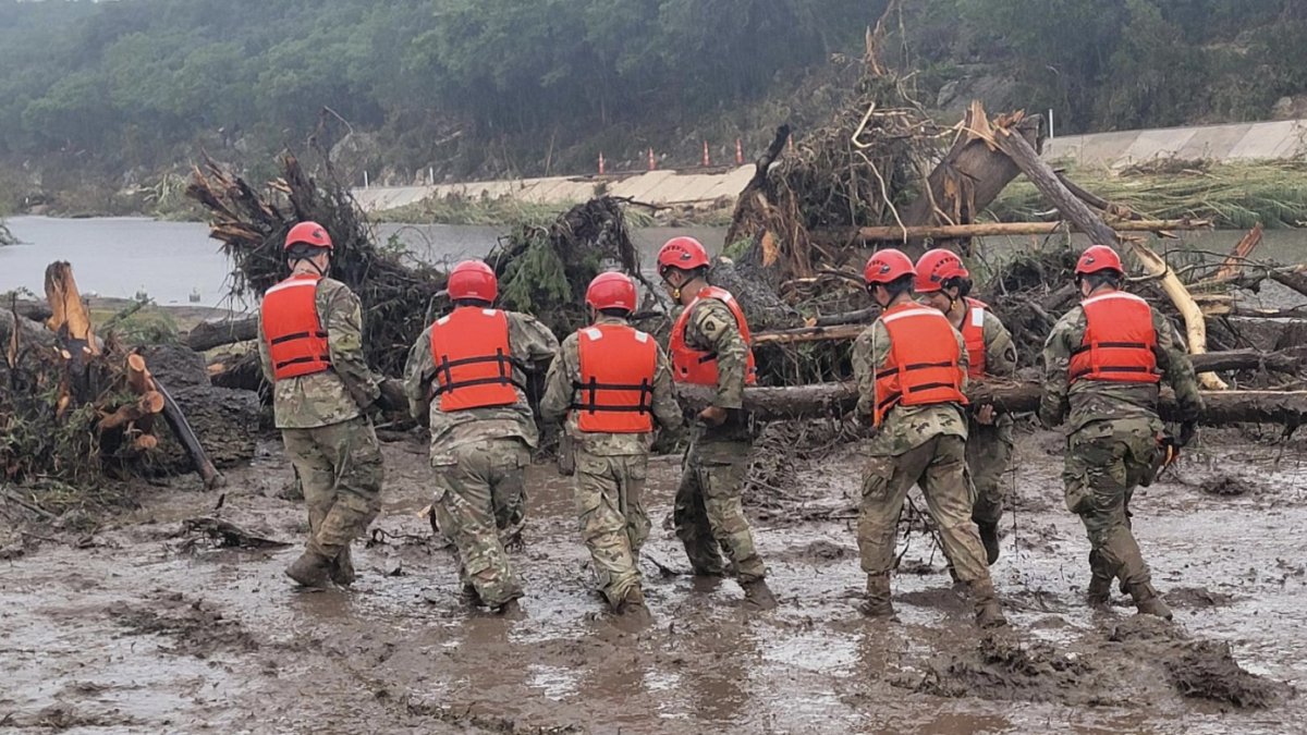 Ničivé povodně v Texasu už mají přes sto obětí. 
