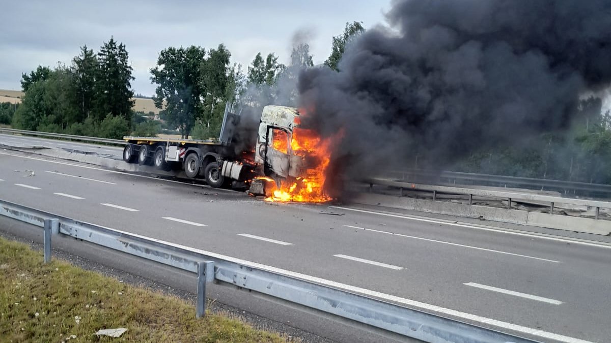 Požár kamionu uzavřel dálnici D3. (9.7.2025)