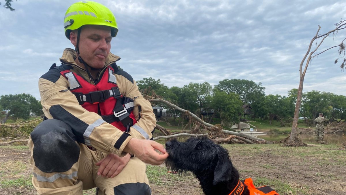 Čeští hasiči zasahují v oblasti zasažené katastrofálními povodněmi v Texasu