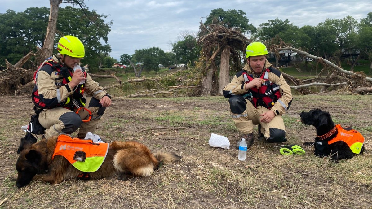 Čeští hasiči zasahují v oblasti zasažené katastrofálními povodněmi v Texasu