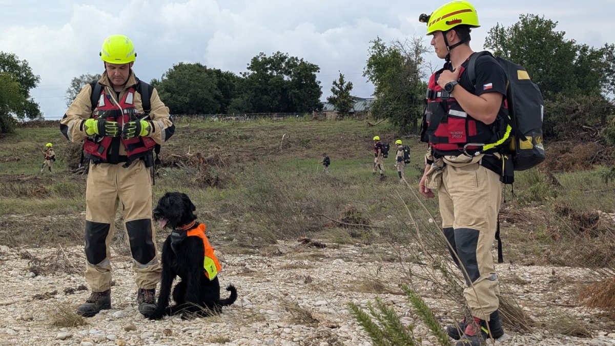 Čeští hasiči zasahují v oblasti zasažené katastrofálními povodněmi v Texasu