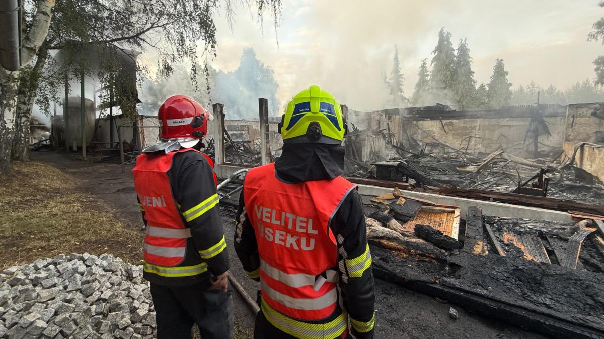 Hasiči zasahovali u požáru restaurace Bílý Kámen v Doksech. (16.7.2025)