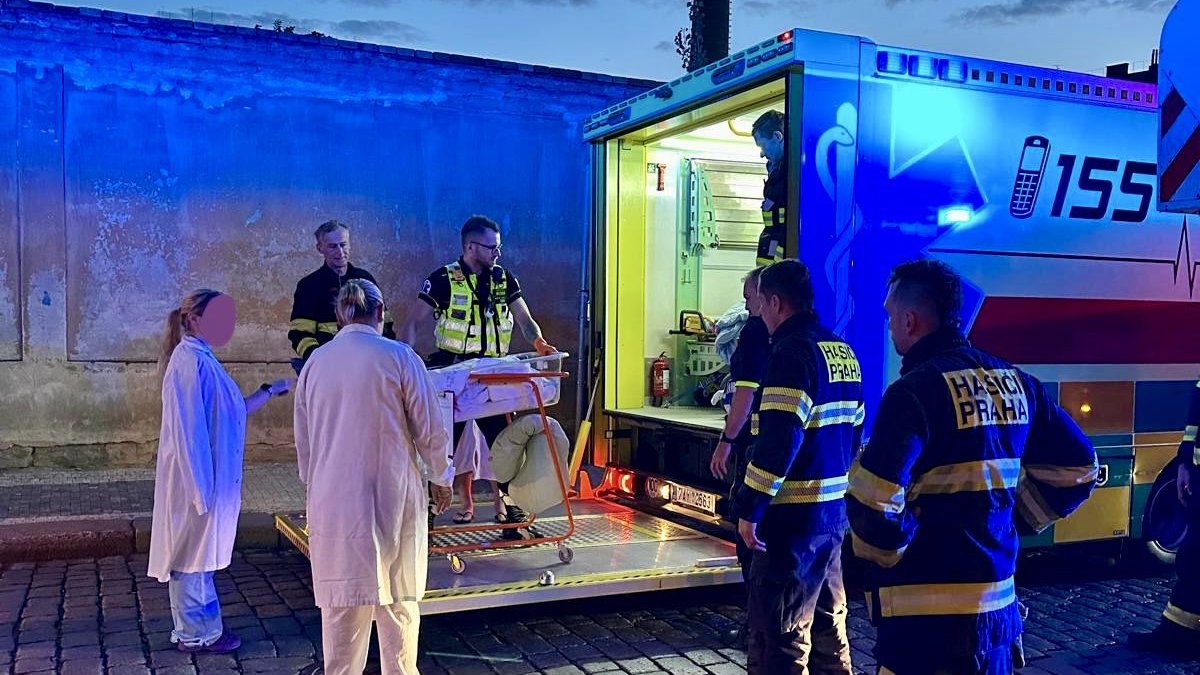 Zásah hasičů v porodnici u Apolináře