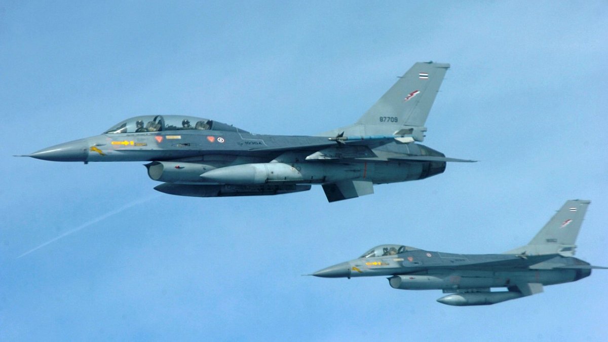 Thajské stíhací letouny F-16 