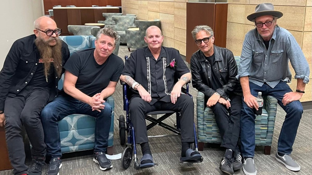 David Roach (uprostřed) se členy Junkyard.