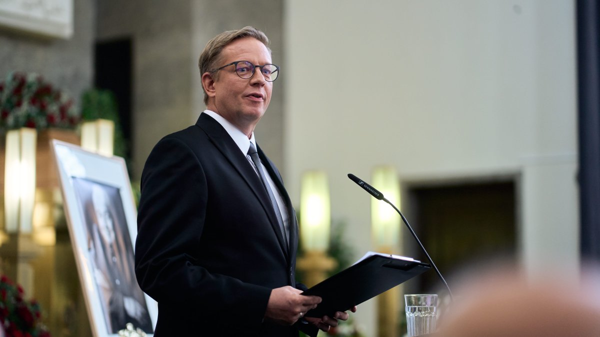 Lidé se ve Strašnicích rozloučili s Jiřím Krampolem. (8.8.2025)