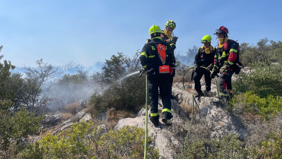Čeští hasiči pomáhají při požárech v Řecku. 