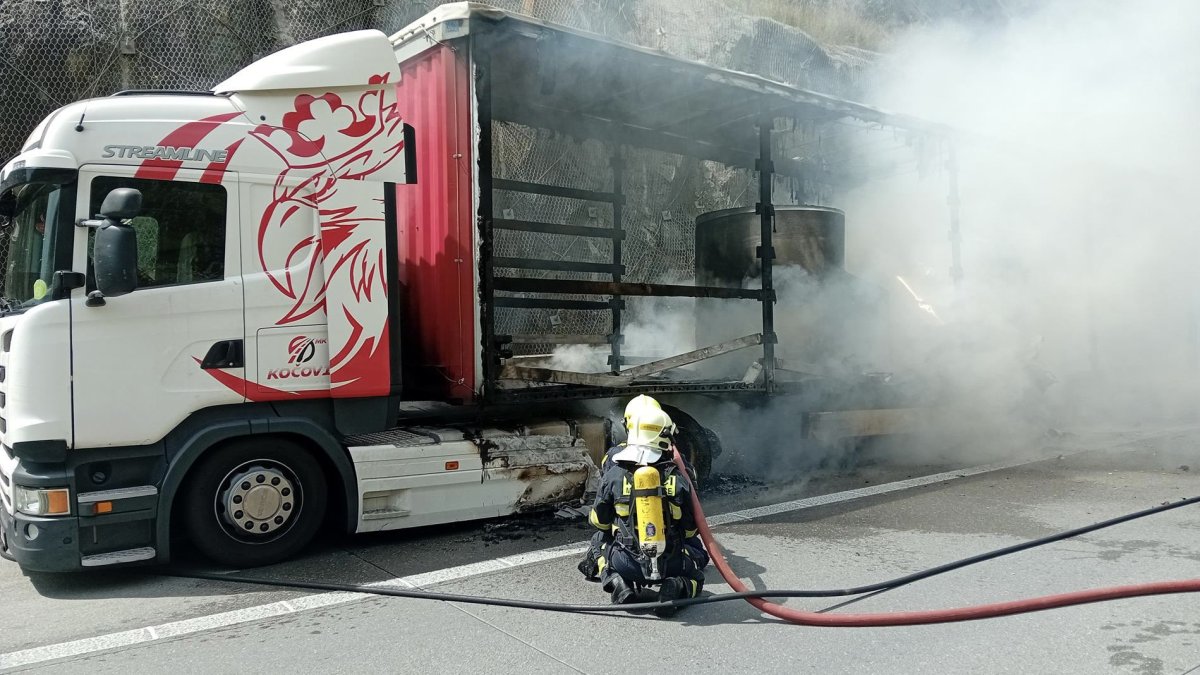 Požár kamionu zablokoval dálnici D1. (9.8.2025)